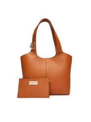 Coccinelle Torebka SHA Coccinelle C-Easy E1 SHA 11 02 01 Brązowy. Brązowe torebki klasyczne Coccinelle, bez wzorów, ze skóry, bez dodatków. Za 1,269.00 zł.