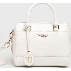 Trussardi Jeans - Torebka. Białe torby na ramię Trussardi Jeans, bez wzorów, z jeansu, casualowe, na ramię, bez dodatków. W wyprzedaży za 379.90 zł.