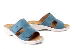 DR. BRINKMANN 700865-51 mittelblau, klapki damskie. Niebieskie klapki Dr. Brinkmann, bez wzorów, ze skóry, bez obcasa. Za 309.90 zł.