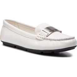 Mokasyny CALVIN KLEIN - Lassey E8888 White. Białe mokasyny Calvin Klein, z aplikacjami, ze skóry ekologicznej, bez obcasa. W wyprzedaży za 329.00 zł.
