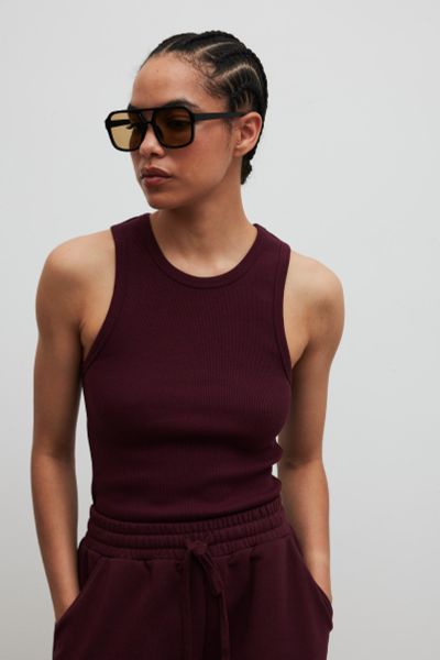 Top na ramiączkach w kolorze BURGUNDY- ISLA-XL. Czerwone topy Marsala, uniwersalny, bez wzorów, z bawełny, bez kołnierzyka, bez ramiączek. Za 119.90 zł.