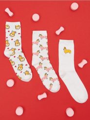 Skarpetki 3 pack corgi - kremowy. Białe skarpety Sinsay, bez wzorów. W wyprzedaży za 8.99 zł.