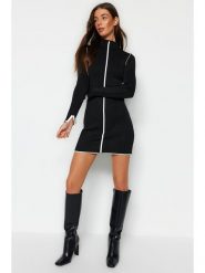 Trendyol Sukienka w kolorze czarnym rozmiar: L. Czarne sukienki Trendyol, l, bez wzorów, bez kołnierzyka, bez ramiączek, maxi. Za 90.95 zł.