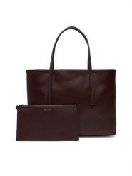 Calvin Klein Torebka Emblem Aop Small Tote LV04F3267G Bordowy. Czerwone torebki klasyczne Calvin Klein, bez wzorów, ze skóry, bez dodatków. Za 649.99 zł.