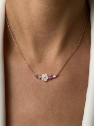 Les Petites Précieuses Pozłacany naszyjnik z elementem ozdobnym - dł. 40 cm rozmiar: onesize. Białe naszyjniki Les Petites Précieuses, z cyrkonią, pozłacane. Za 130.99 zł.