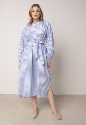 Niebieska Pudełkowa Sukienka z Bawełny Zdobiona Haftem i Wiązanym Paskiem Nahssa. Niebieskie sukienki Born2be, do pracy, m, z aplikacjami, z bawełny, biznesowe, bez kołnierzyka, bez ramiączek, maxi, dopasowane. Za 189.99 zł.