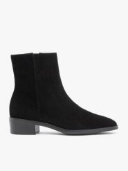 Czarne welurowe botki. Czarne botki Ryłko, bez wzorów, ze skóry, za kostkę, bez obcasa, na obcasie, bez zapięcia. Za 449.99 zł.