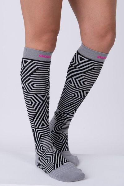 Skarpety narciarskie Fall Line. Brązowe skarpety OOSC, bez wzorów, z elastanu. Za 132.99 zł.