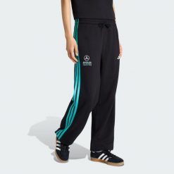 Spodnie Mercedes - Amg Petronas Formula 1 Team Dna. Czarne spodnie dresowe Adidas, bez wzorów. Za 259.00 zł.