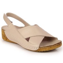 Sandały skórzane damskie na rzep T.Sokolski beżowy. Brązowe sandały bez wzorów, ze skóry, eleganckie, bez obcasa, bez zapięcia. Za 398.98 zł.