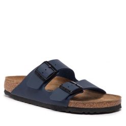Klapki Birkenstock. Niebieskie klapki Birkenstock, bez wzorów, bez obcasa. Za 279.99 zł.