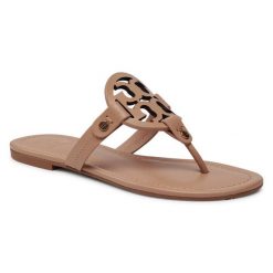 Japonki Tory Burch. Brązowe klapki Tory Burch, bez wzorów, bez obcasa. Za 899.99 zł.