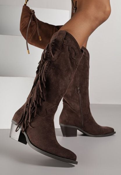 Ciemnobrązowe Kozaki Typu Kowbojki na Stożkowym Obcasie z Frędzlami Reissana. Brązowe kozaki Born2be, z jeansu, bez obcasa, na obcasie, bez zapięcia. Za 169.99 zł.