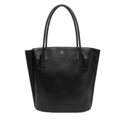 Torebka Calvin Klein. Czarne shopper Calvin Klein, bez wzorów, bez dodatków. Za 699.99 zł.