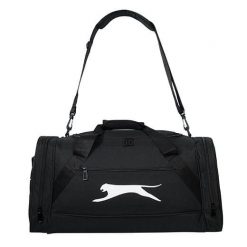 Torba sportowa Slazenger Medium Holdall Bag. Czarne torby na ramię Slazenger, bez wzorów, z gumy, sportowe, na ramię, małe, bez dodatków. Za 99.99 zł.