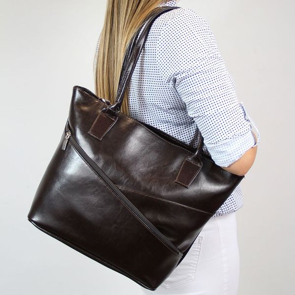 Torebka damska skórzana DAN-A T294 czekoladowa. Brązowe torebki klasyczne DAN-A, bez wzorów, ze skóry, bez dodatków. Za 399.99 zł.