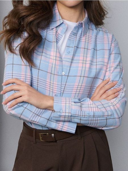 Flanelowa koszula w kratę - różowy. Czerwone koszule Sinsay, l, bez wzorów, bez kołnierzyka, bez ramiączek. Za 49.99 zł.