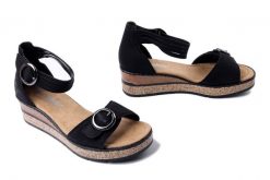 RIEKER 63780-00 black, sandały damskie. Czarne sandały Rieker, bez wzorów, bez obcasa, na koturnie, bez zapięcia. Za 329.90 zł.