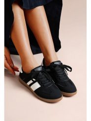 Foreverfolie Sneakersy w kolorze czarno-białym rozmiar: 38. Białe trampki Foreverfolie, bez wzorów, bez zapięcia. Za 132.05 zł.