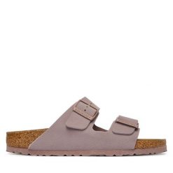 Klapki Birkenstock. Fioletowe klapki Birkenstock, bez wzorów, bez obcasa. Za 449.99 zł.