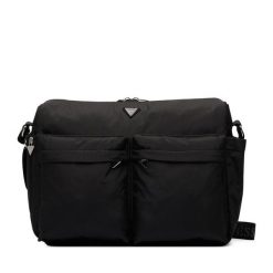 Torebka Guess. Czarne torebki klasyczne Guess, z aplikacjami, bez dodatków. Za 344.99 zł.