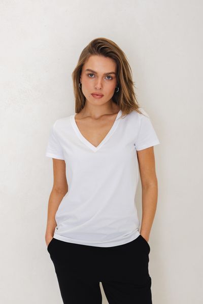 T-SHIRT KLARA BIAŁY L - Flawless. Białe t-shirty Flawless, l, bez wzorów, z bawełny, bez kołnierzyka, bez ramiączek. Za 199.00 zł.
