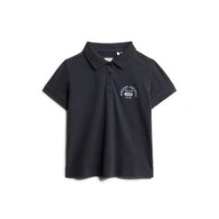 Dopasowane polo damskie Superdry Athletic Essentials 90s. Niebieskie koszulki polo Superdry, s, bez wzorów, bez kołnierzyka, bez ramiączek. Za 255.90 zł.