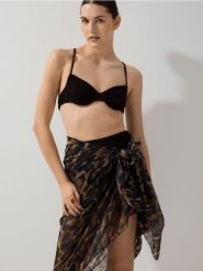 Szal ze zwierzęcym wzorem - brązowy. Brązowe szaliki Reserved, bez wzorów. W wyprzedaży za 39.99 zł.