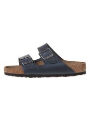 Birkenstock Skórzane klapki "Arizona LEO" w kolorze granatowym rozmiar: 37. Niebieskie klapki Birkenstock, bez wzorów, z otwartym noskiem, bez obcasa. Za 428.07 zł.