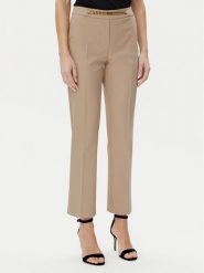 Guess Spodnie materiałowe 5GGB17 7311A Brązowy Regular Fit. Brązowe spodnie materiałowe Guess, z aplikacjami, z bawełny. Za 399.99 zł.