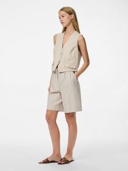 Pieces Szorty "Tiki" w kolorze kremowym rozmiar: M. Brązowe szorty Pieces, bez wzorów. Za 140.95 zł.