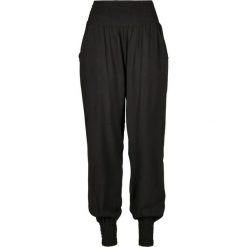 Spodnie Damskie Sarong. Czarne spodnie dresowe Urban Classics, xs, bez wzorów. Za 100.99 zł.
