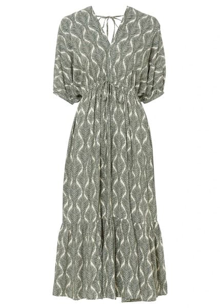 Sukienka midi z lejącej wiskozy. Zielone sukienki bonprix, bez wzorów, z wiskozy, eleganckie, bez kołnierzyka, bez ramiączek, midi. Za 139.99 zł.