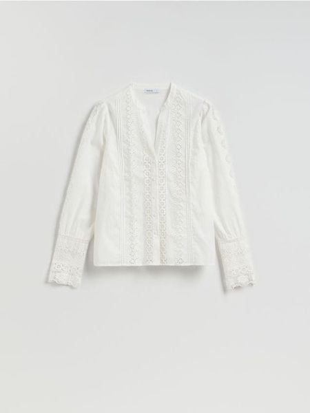 Koszula z koronkowymi wstawkami - biały. Białe koszule Reserved, l, bez wzorów, z bawełny, klasyczne, bez kołnierzyka, bez ramiączek. Za 149.99 zł.