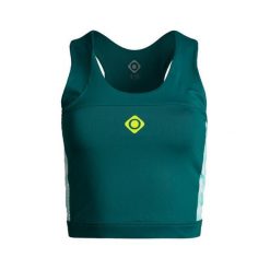 Elegancja i wygoda Eagle Top z krzyżującym się tyłem i oddychającą tkaniną. Zielone topy Izas, bez wzorów, z nylonu, bez kołnierzyka, bez ramiączek. Za 139.09 zł.