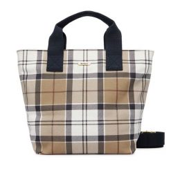 Torebka Barbour. Brązowe torebki klasyczne Barbour, bez wzorów, bez dodatków. Za 439.99 zł.