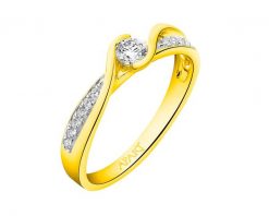 Pierścionek z żółtego złota z brylantami - 0,25 ct - próba 585. Żółte pierścionki Apart, z brylantem, złote. Za 5,490.00 zł.