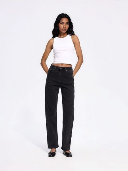 Jeansy straight fit - czarny. Czarne jeansy Reserved, bez wzorów. Za 129.99 zł.