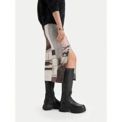 Kozaki G-Star. Czarne kozaki G-Star, bez obcasa, na płaskiej podeszwie, bez zapięcia. Za 549.99 zł.