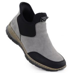 Botki damskie komfortowe wsuwane szare Rieker N3280-42. Szare botki Rieker, bez wzorów, ze skóry ekologicznej, bez obcasa, bez zapięcia. Za 349.00 zł.