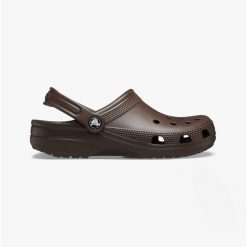 Klapki Crocs Classic. Brązowe klapki Crocs, bez wzorów, bez obcasa. Za 189.99 zł.