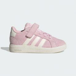 Kapcie ADIDAS GRAND COURT 00S EL Rose. Białe obuwie domowe Adidas, bez wzorów, ze skóry, bez zapięcia. W wyprzedaży za 161.10 zł.