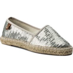 Espadryle TAMARIS - 1-24650-20 Silver Sequins 959. Szare espadryle Tamaris, bez wzorów, z materiału, bez obcasa, na płaskiej podeszwie, bez zapięcia. W wyprzedaży za 109.00 zł.