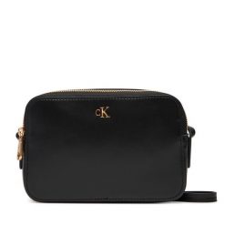 Torebka Calvin Klein. Czarne listonoszki Calvin Klein, bez wzorów, bez dodatków. Za 429.99 zł.