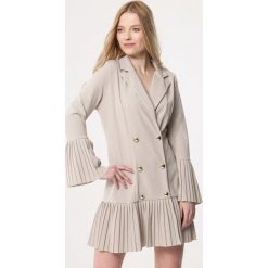 Beżowa Sukienka Be Introduced. Brązowe sukienki Born2be, m, bez wzorów, eleganckie, bez kołnierzyka, bez ramiączek, mini, plisowane. Za 64.99 zł.