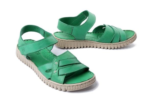 MANITU 910145-07 grun, sandały damskie. Zielone sandały Manitu, bez wzorów, ze skóry, bez obcasa, bez zapięcia. Za 284.90 zł.