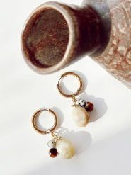 Heliophilia Kolczyki-kreole z kamieniami szlachetnymi rozmiar: onesize. Brązowe kolczyki Heliophilia, z hematytem, ze stali. Za 152.26 zł.