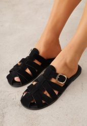 Czarne Klapki Gladiatorki z Ozdobną Sprzączką Lusanatia. Czarne klapki Renee, bez wzorów, bez obcasa, na płaskiej podeszwie. Za 79.99 zł.