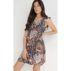 Zielona Sukienka Olon. Zielone sukienki Born2be, na co dzień, na lato, l, z aplikacjami, bez kołnierzyka, bez ramiączek, mini, kopertowe. Za 44.99 zł.