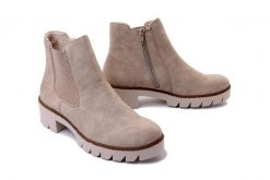 RIEKER X5772-60 beige, botki damskie. Brązowe botki Rieker, na zimę, bez wzorów, bez obcasa, na obcasie, bez zapięcia. Za 339.90 zł.